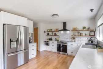 Appliances practically brand new and STAY.
