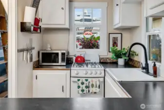 Sweet kitchen with plenty of counterspace.
