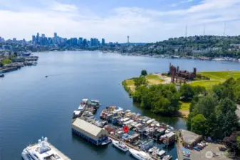 Boat or paddleboard to South Lake Union, Fremont, and UW.
