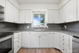 Porcelain counter tops and backsplash