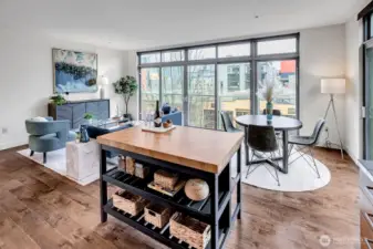 West Facing windows bring in bright sunlight