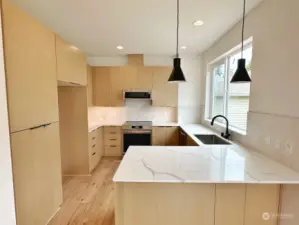 Just look at all of that cabinet space!!! Be still my heart!