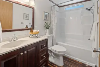 Main Full Bath~