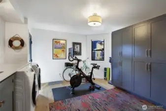 Wow oh wow this is the type of room every house should have!