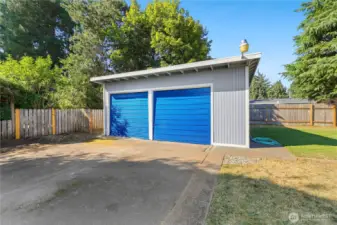 Detached oversized 2-car garage/shop