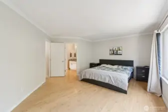 Good size primary bedroom