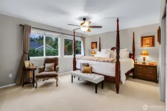 Primary suite with 5 piece en-suite bathroom