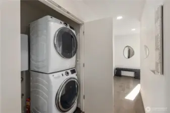 Full size stackable washer/dryer