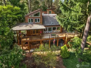 A RARE oasis, sited handsomly on E Mercer Highlands Drive.