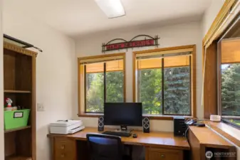 Main Level Office Nook