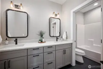 Upstairs main bathroom.