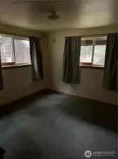 Bedroom, good size