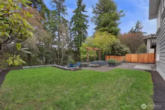 Make the most of spring and summer sun in this fantastic, private yard!