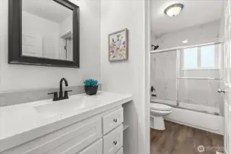 Guest full bathroom.