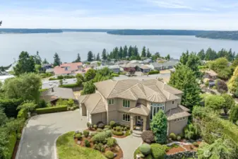 180 degree panoramic water, mountain, city and sound views