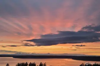 Another sunset photo taken from Seller's phone off upper balcony