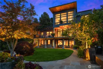 Professional lighting in all gardens.