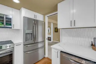 Look at the beautiful tile backsplash!
