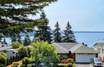 Beautiful view of Seahurst Beach and Three Tree Point.