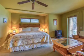 All rooms have a king-size bed, gas log franklin stove, mini-fridge, private bath, private balcony, and stunning water views. Other modern amenities, such as free WiFI, which remain invisible, yet available to all guests.