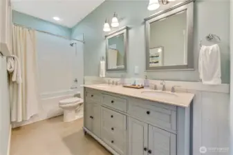 Top floor hall bath