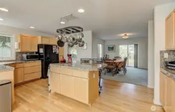 This well-appointed Kitchen checks all the boxes.
