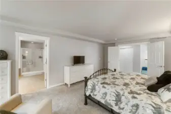 The other side of your primary Bedroom .