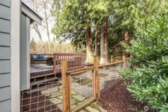 Deck with temporary fencing