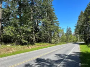 Easy Access off Main Road