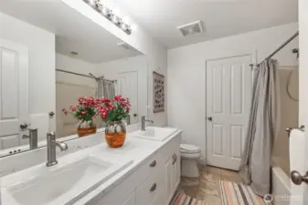 2nd upper level bedroom