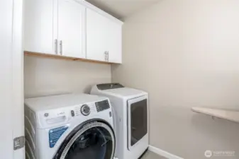 Convenient Upstairs Laundry - appliances stay!