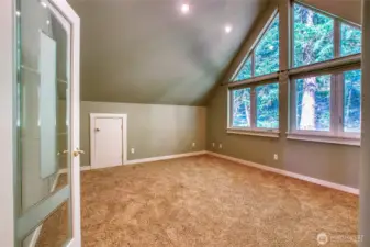 Upper ensuite