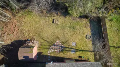 Aerial view of the rear yard. A lot of space to create your dream entertainment area