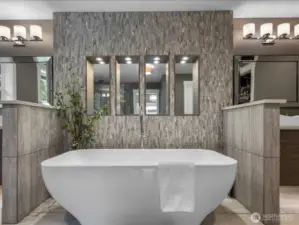 Large soaking freestanding tub