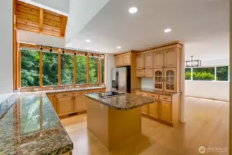 Gorgeous kitchen w/granite countertops, custom maple cabinets & SS appliances