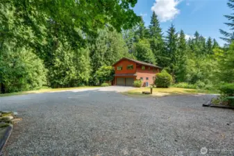 Plenty of parking space & room for RV parking
