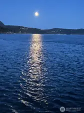 The views do not stop at night!