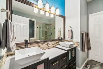 Sophisticated design with plenty of counter and stroage space
