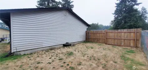 Very Large Side Yard
