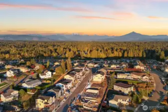 Photographs are for illustrative purposes only. Features, finishes, interior/exterior colors, landscaping and floorplan shown may vary from actual homes built.