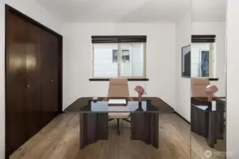 Virtually Staged: 2nd bedroom as an office