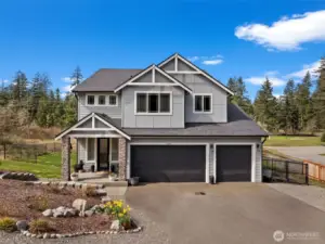 Welcome to this gorgeous Spanaway residential retreat!
