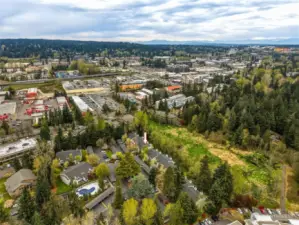 Bird’s-eye view highlighting community layout and nearby amenities