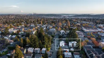 Convenient to area Markets, Parks, Restaurants, Transit, Downtown and South Lake Union