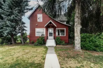 Front of home facing 1st Street