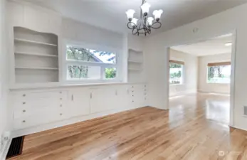 Dining room w/built-ins