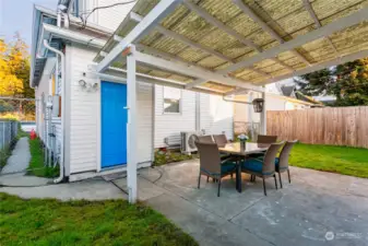 Covered patio from house to garage