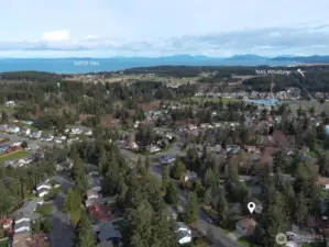 This home combines comfort & an ideal location close to town & NAS Whidbey
