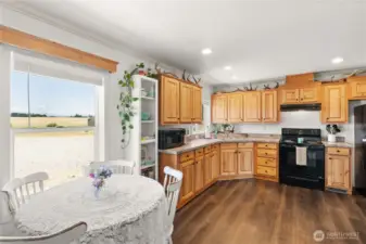 Upgraded kitchen cabinets