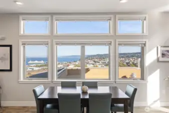 The rooftop lounge is stunning. A great additional space to entertaining while gazing at the panoramic views, go out onto the covered patio, make some lunch with friends and family.